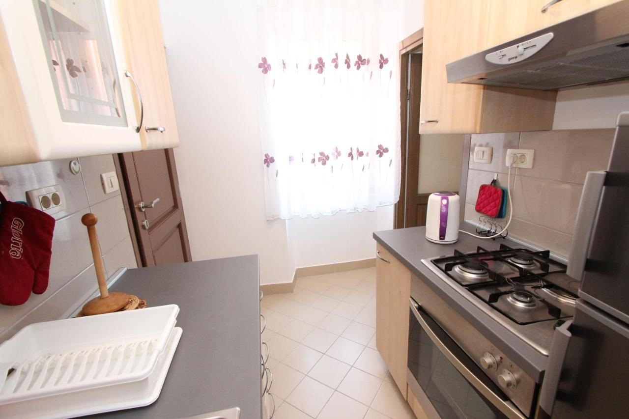 Apartma Zara *